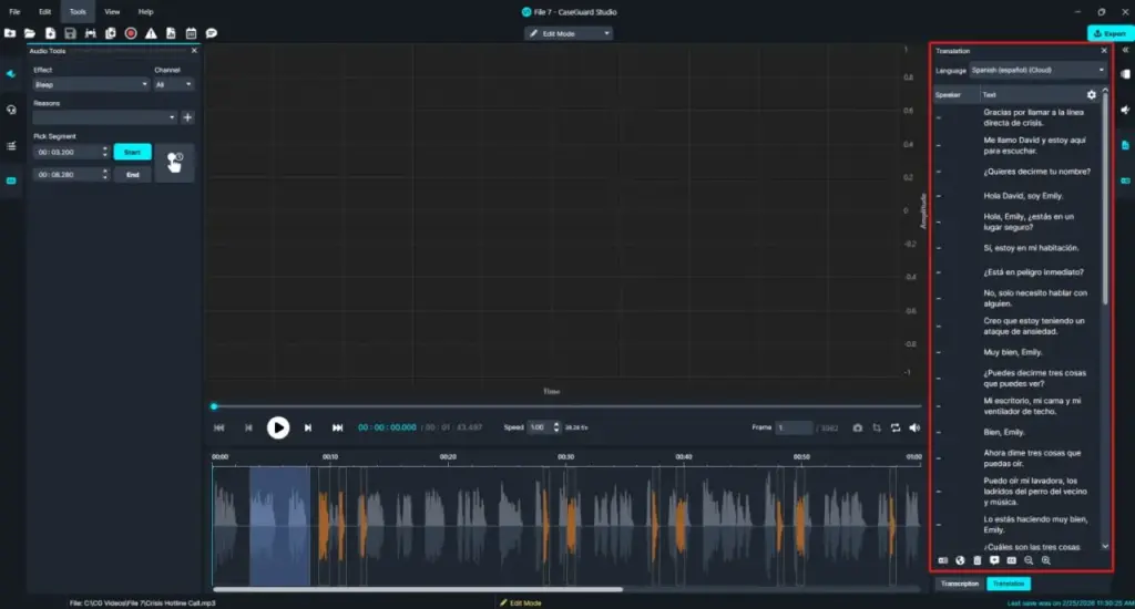 Screenshot of audio/video editing software showing waveform, timeline, and a right-side transcription/translation panel with Spanish text.