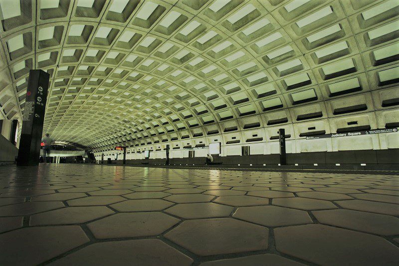 ¿Cómo la vigilancia en el metro aumenta la seguridad de los viajeros?